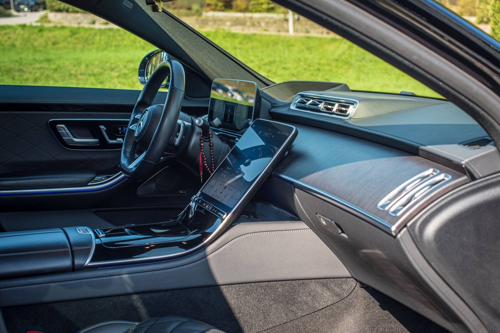 Mercedes Classe S - sedili posteriori con vista sulle montagne