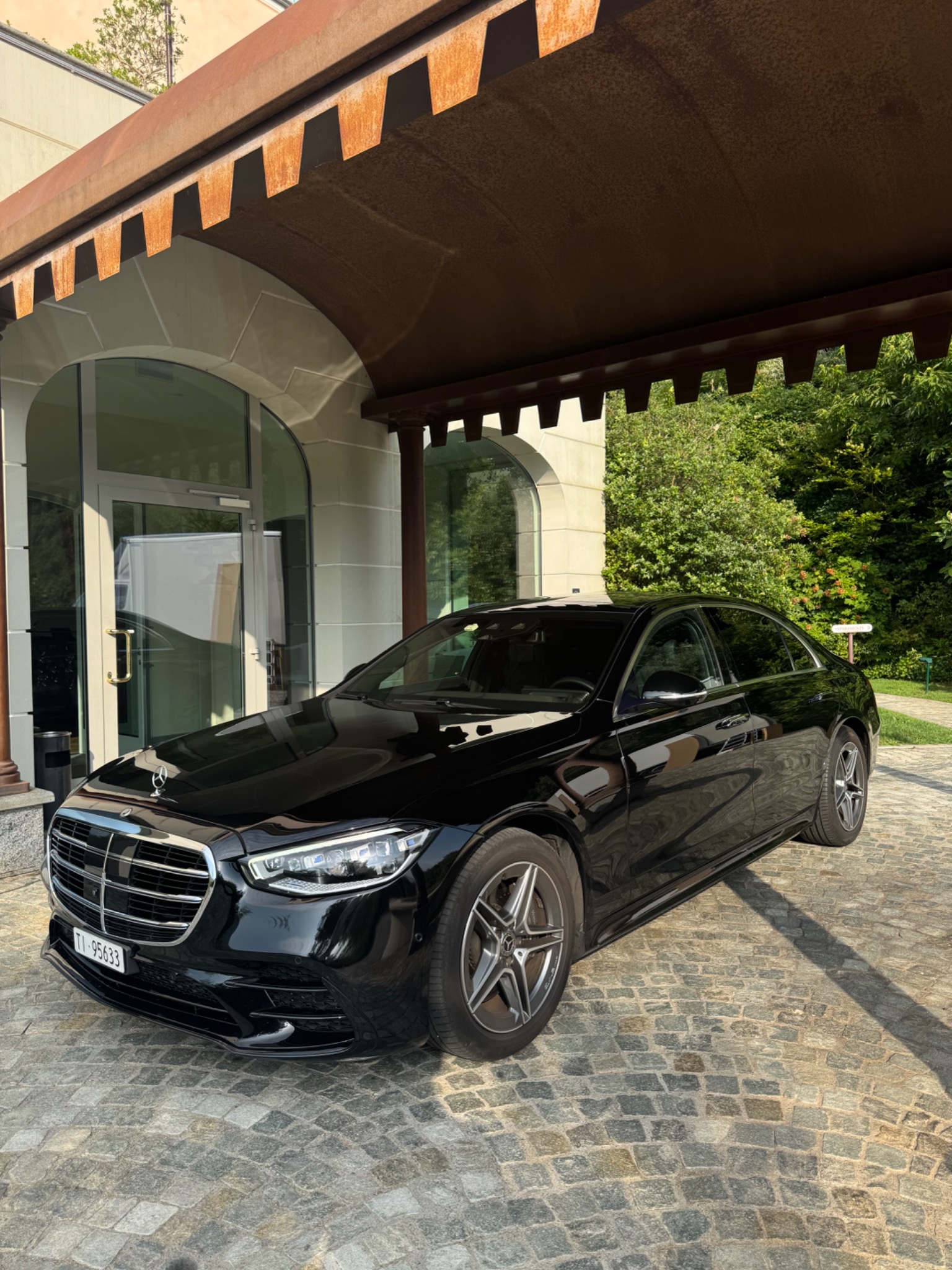Mercedes-Benz con autista privato a Lugano - transfer Lugano Bergamo
